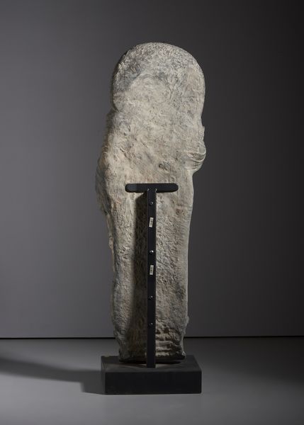 Arte Indiana : Grande figura di Bodhisattva in scisto grigio. Gandhara, IV sec. d.C. circa.  - Asta Asta 437 | ARTE ORIENTALE - ARTE ORIENTALE DA COLLEZIONI PRIVATE ITALIANE Online - Associazione Nazionale - Case d'Asta italiane