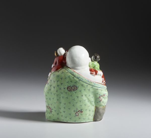 Arte Cinese : Statua in porcellana raffigurante Buddha che sorride.Cina, Repubblica di Cina (1912-1949).  - Asta Asta 437 | ARTE ORIENTALE - ARTE ORIENTALE DA COLLEZIONI PRIVATE ITALIANE Online - Associazione Nazionale - Case d'Asta italiane