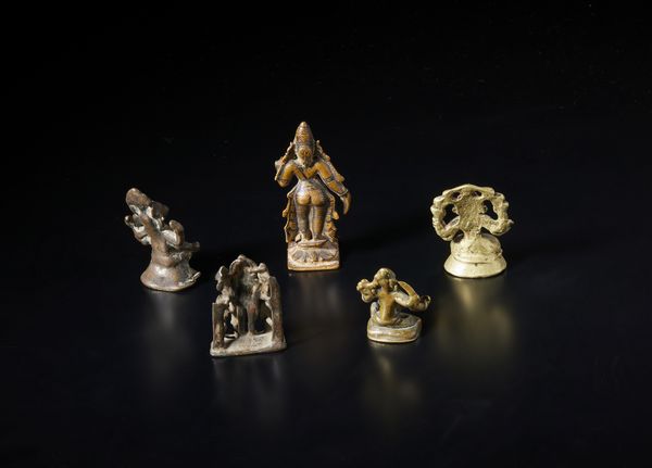 Arte Indiana : Gruppo di cinque bronzi devozionali di divinit� varie. India Meridionale, XIX sec.  - Asta Asta 437 | ARTE ORIENTALE - ARTE ORIENTALE DA COLLEZIONI PRIVATE ITALIANE Online - Associazione Nazionale - Case d'Asta italiane