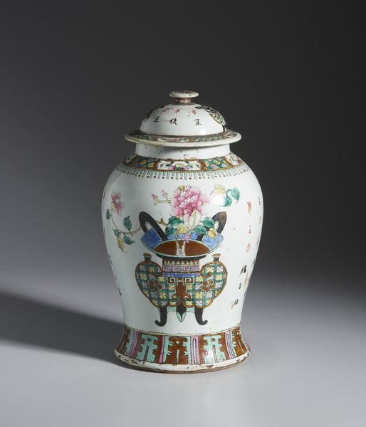 Arte Cinese : Potiche in porcellana. Cina, Dinastia Qing, XIX sec.  - Asta Asta 437 | ARTE ORIENTALE - ARTE ORIENTALE DA COLLEZIONI PRIVATE ITALIANE Online - Associazione Nazionale - Case d'Asta italiane