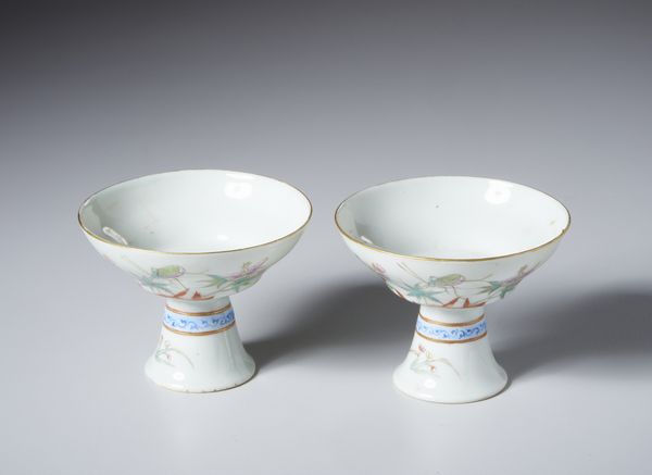 Arte Cinese : Coppia di tazze a stelo. China,  XX secolo  - Asta Asta 437 | ARTE ORIENTALE - ARTE ORIENTALE DA COLLEZIONI PRIVATE ITALIANE Online - Associazione Nazionale - Case d'Asta italiane