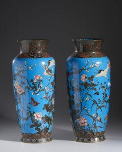 ARTE GIAPPONESE : Coppia di grandi vasi in smalto cloisonn. Giappone, Periodo Meiji.  - Asta Asta 437 | ARTE ORIENTALE - ARTE ORIENTALE DA COLLEZIONI PRIVATE ITALIANE Online - Associazione Nazionale - Case d'Asta italiane