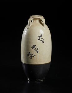 Arte Cinese - Bottiglia cizhou  in terracotta invetriataCina, dinastia Jin, XII-XIII secolo