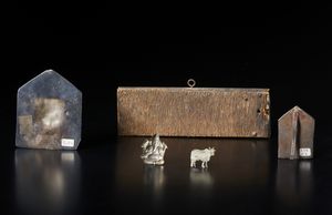 Arte Indiana : Lotto di cinque placchette devozionali varie. India, XIX secolo.  - Asta Asta 437 | ARTE ORIENTALE - ARTE ORIENTALE DA COLLEZIONI PRIVATE ITALIANE Online - Associazione Nazionale - Case d'Asta italiane