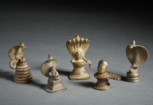 Arte Indiana - Cinque Shivalingam in lega di rameIndia, XVIII-XIX secolo