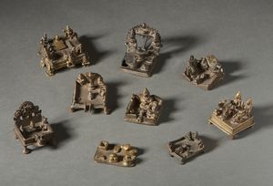 Arte Indiana - Gruppo di nove altari shivalinga in metallo India, XIX secolo