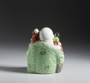 Arte Cinese : Statua in porcellana raffigurante Buddha che sorride.Cina, Repubblica di Cina (1912-1949).  - Asta Asta 437 | ARTE ORIENTALE - ARTE ORIENTALE DA COLLEZIONI PRIVATE ITALIANE Online - Associazione Nazionale - Case d'Asta italiane