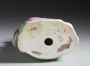 Arte Cinese : Statua in porcellana raffigurante Buddha che sorride.Cina, Repubblica di Cina (1912-1949).  - Asta Asta 437 | ARTE ORIENTALE - ARTE ORIENTALE DA COLLEZIONI PRIVATE ITALIANE Online - Associazione Nazionale - Case d'Asta italiane