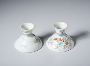 Arte Cinese : Coppia di tazze a stelo. China,  XX secolo  - Asta Asta 437 | ARTE ORIENTALE - ARTE ORIENTALE DA COLLEZIONI PRIVATE ITALIANE Online - Associazione Nazionale - Case d'Asta italiane