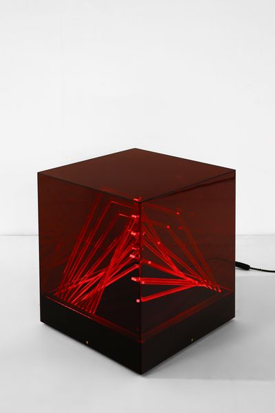 RIVIERE JAMES (n. 1949) : Lampada da tavolo Cubo di Teo per Centro Ricerche Arte Industria, Lissone  - Asta Asta 438 | DESIGN E ARTI DECORATIVE DEL NOVECENTO Online - Associazione Nazionale - Case d'Asta italiane