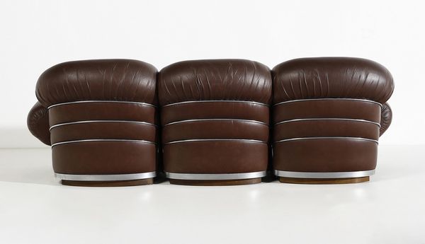 PIAZZESI ADRIANO (1923 - 2009) : attribuito. Divano a tre posti  - Asta Asta 438 | DESIGN E ARTI DECORATIVE DEL NOVECENTO Online - Associazione Nazionale - Case d'Asta italiane