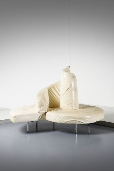 MARIO CANANZI (n. 1958) & ROBERTO SEMPRINI (n. 1959) : Divano da centro mod. Tatlin per Edra, Italia  - Asta Asta 438 | DESIGN E ARTI DECORATIVE DEL NOVECENTO Online - Associazione Nazionale - Case d'Asta italiane