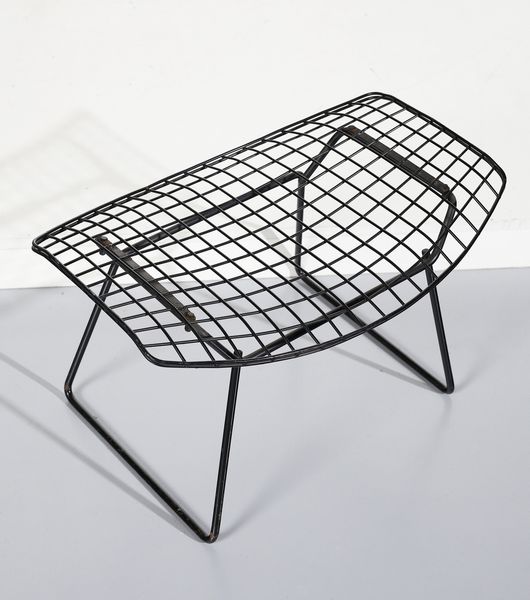 HARRY BERTOIA  (1915 - 1978) : Poltrona Bird con poggiapiedi  - Asta Asta 438 | DESIGN E ARTI DECORATIVE DEL NOVECENTO Online - Associazione Nazionale - Case d'Asta italiane