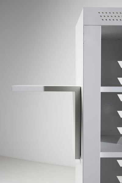 THUN MATTEO (n. 1952) : Cassa Phono per Bieffeplast, Padova  - Asta Asta 438 | DESIGN E ARTI DECORATIVE DEL NOVECENTO Online - Associazione Nazionale - Case d'Asta italiane