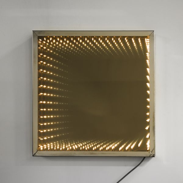 MANIFATTURA ITALIANA : Specchio luminoso Infinity  - Asta Asta 438 | DESIGN E ARTI DECORATIVE DEL NOVECENTO Online - Associazione Nazionale - Case d'Asta italiane