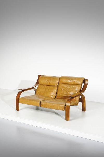 ZANUSO MARCO (1916 - 2001) : Divano a due posti mod. Woodline per Arflex, Milano  - Asta Asta 438 | DESIGN E ARTI DECORATIVE DEL NOVECENTO Online - Associazione Nazionale - Case d'Asta italiane