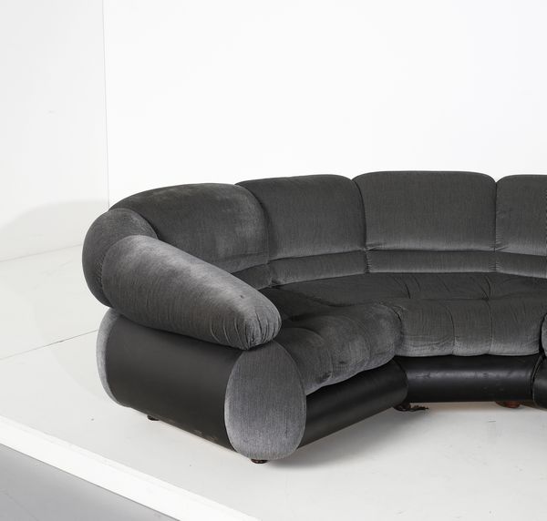 SARTORI FRANZ T.  (n. 1927) : nello stile di. Divano modulare  - Asta Asta 438 | DESIGN E ARTI DECORATIVE DEL NOVECENTO Online - Associazione Nazionale - Case d'Asta italiane