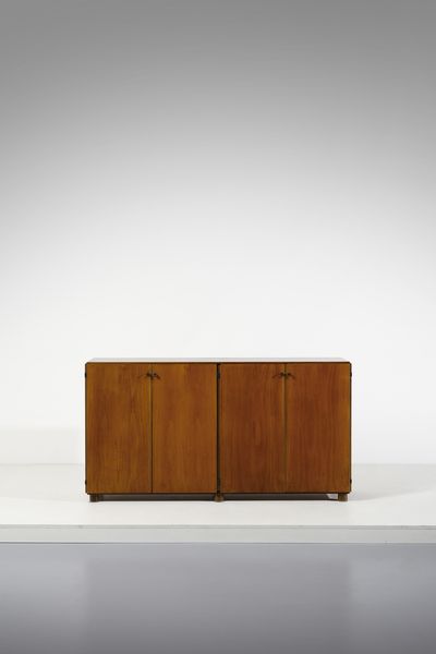 SCARPA AFRA (1937-2011) & TOBIA (n. 1935) : Credenza a quattro ante per Stildomus, Italia  - Asta Asta 438 | DESIGN E ARTI DECORATIVE DEL NOVECENTO Online - Associazione Nazionale - Case d'Asta italiane