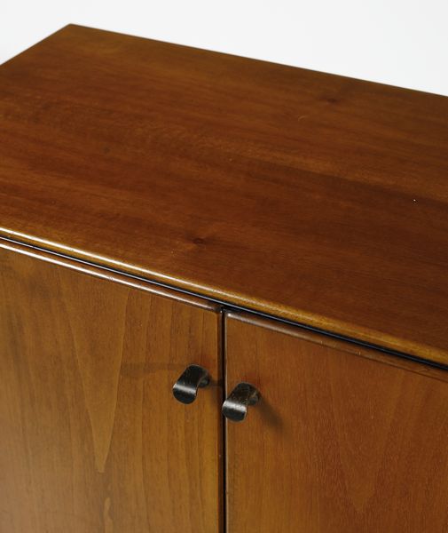 SCARPA AFRA (1937-2011) & TOBIA (n. 1935) : Credenza a quattro ante per Stildomus, Italia  - Asta Asta 438 | DESIGN E ARTI DECORATIVE DEL NOVECENTO Online - Associazione Nazionale - Case d'Asta italiane
