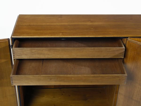 SCARPA AFRA (1937-2011) & TOBIA (n. 1935) : Credenza a quattro ante per Stildomus, Italia  - Asta Asta 438 | DESIGN E ARTI DECORATIVE DEL NOVECENTO Online - Associazione Nazionale - Case d'Asta italiane