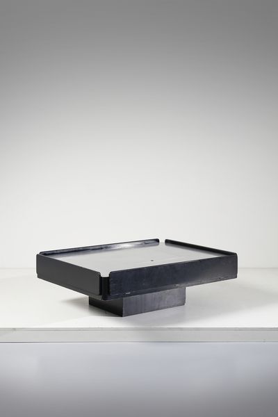 MAGISTRETTI VICO (1920 - 2006) : Tavolo-bar da salotto mod. Caori per Gavina, San Lazzaro di Savena  - Asta Asta 438 | DESIGN E ARTI DECORATIVE DEL NOVECENTO Online - Associazione Nazionale - Case d'Asta italiane