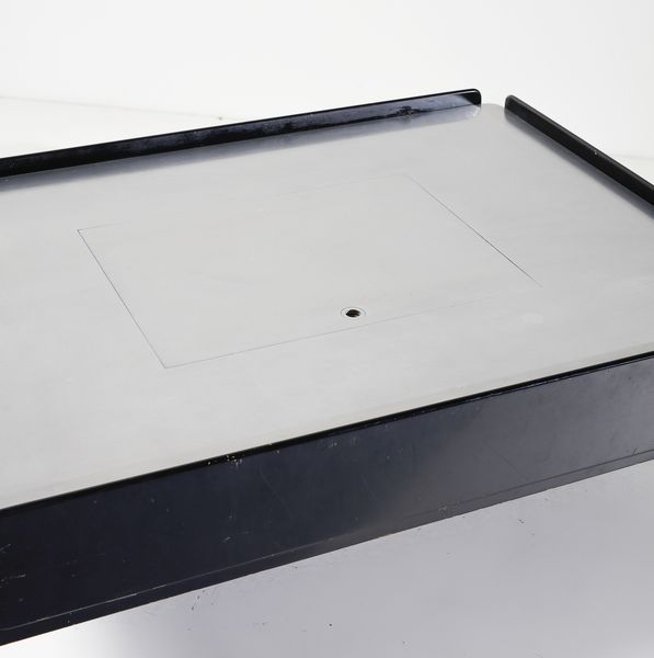 MAGISTRETTI VICO (1920 - 2006) : Tavolo-bar da salotto mod. Caori per Gavina, San Lazzaro di Savena  - Asta Asta 438 | DESIGN E ARTI DECORATIVE DEL NOVECENTO Online - Associazione Nazionale - Case d'Asta italiane