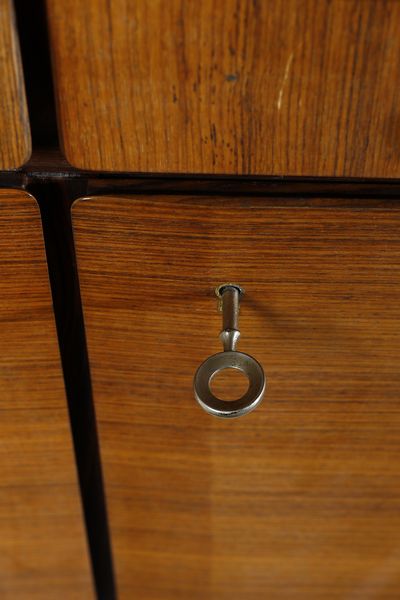 MANIFATTURA ITALIANA : Credenza a sei ante  - Asta Asta 438 | DESIGN E ARTI DECORATIVE DEL NOVECENTO Online - Associazione Nazionale - Case d'Asta italiane