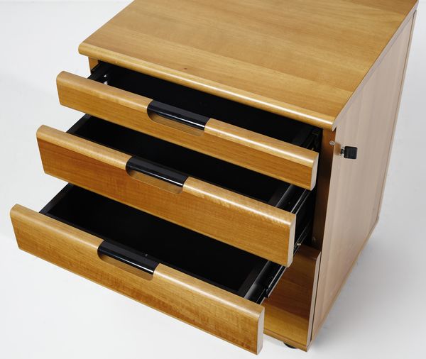 ETTORE SOTTSASS (1917-2007) & HANS VON KLIER (1934-2000) : Cassettiera da ufficio della Linea Direzionale per Olivetti Synthesis, Ivrea  - Asta Asta 438 | DESIGN E ARTI DECORATIVE DEL NOVECENTO Online - Associazione Nazionale - Case d'Asta italiane