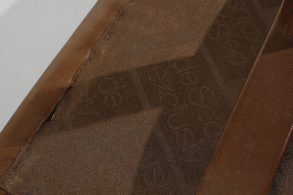 DE SEDE : Poltrona con poggiapiedi  - Asta Asta 438 | DESIGN E ARTI DECORATIVE DEL NOVECENTO Online - Associazione Nazionale - Case d'Asta italiane