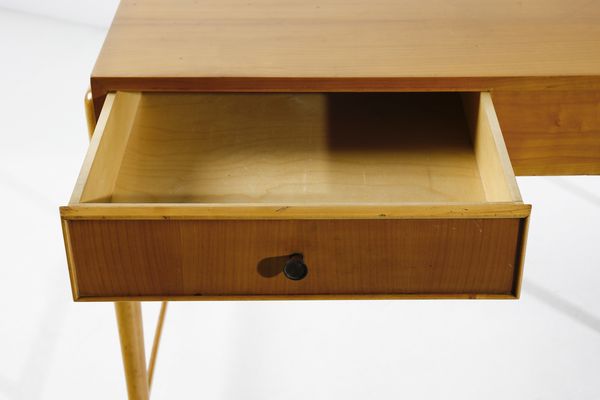 PONTI GIO (1891 - 1979) : attribuito. Scrivania per Casa Moderna, Italia  - Asta Asta 438 | DESIGN E ARTI DECORATIVE DEL NOVECENTO Online - Associazione Nazionale - Case d'Asta italiane