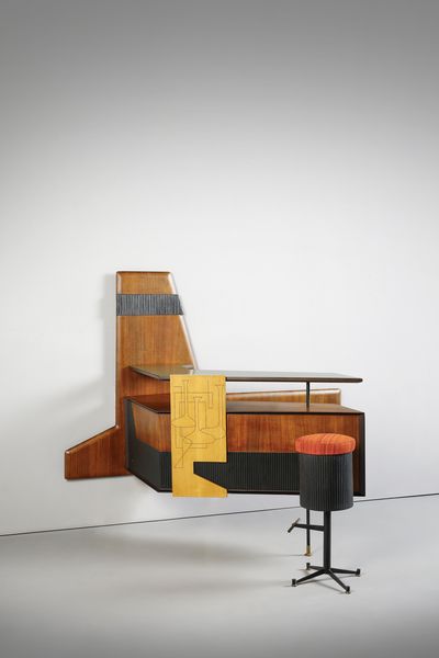 MANIFATTURA ITALIANA : Mobile-bar pensile con stipo a due ante e cassetti e sgabello  - Asta Asta 438 | DESIGN E ARTI DECORATIVE DEL NOVECENTO Online - Associazione Nazionale - Case d'Asta italiane