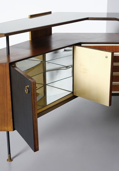 MANIFATTURA ITALIANA : Mobile-bar pensile con stipo a due ante e cassetti e sgabello  - Asta Asta 438 | DESIGN E ARTI DECORATIVE DEL NOVECENTO Online - Associazione Nazionale - Case d'Asta italiane