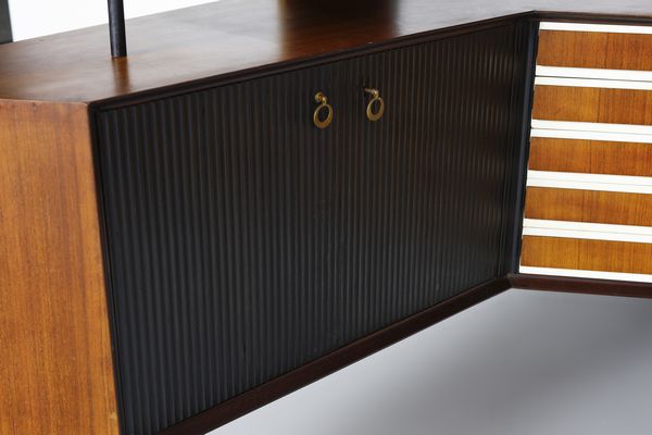 MANIFATTURA ITALIANA : Mobile-bar pensile con stipo a due ante e cassetti e sgabello  - Asta Asta 438 | DESIGN E ARTI DECORATIVE DEL NOVECENTO Online - Associazione Nazionale - Case d'Asta italiane