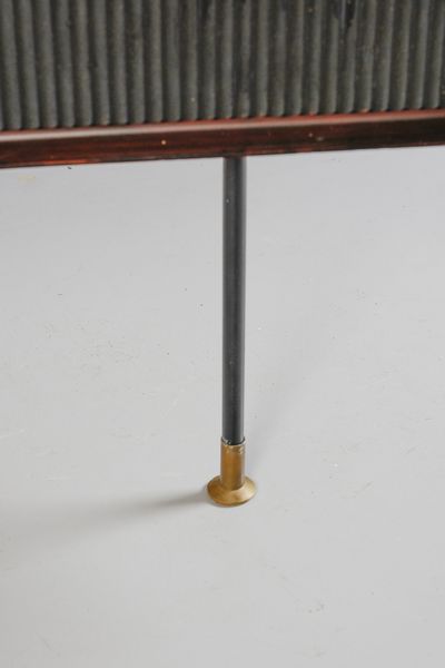 MANIFATTURA ITALIANA : Mobile-bar pensile con stipo a due ante e cassetti e sgabello  - Asta Asta 438 | DESIGN E ARTI DECORATIVE DEL NOVECENTO Online - Associazione Nazionale - Case d'Asta italiane