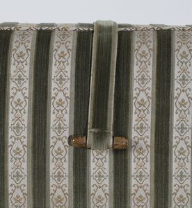 MANIFATTURA ITALIANA : Divano a tre posti  - Asta Asta 438 | DESIGN E ARTI DECORATIVE DEL NOVECENTO Online - Associazione Nazionale - Case d'Asta italiane