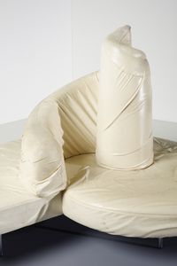 MARIO CANANZI (n. 1958) & ROBERTO SEMPRINI (n. 1959) : Divano da centro mod. Tatlin per Edra, Italia  - Asta Asta 438 | DESIGN E ARTI DECORATIVE DEL NOVECENTO Online - Associazione Nazionale - Case d'Asta italiane