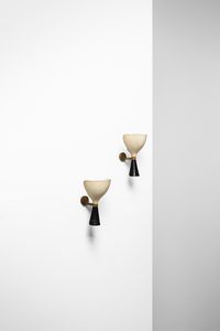 STILNOVO : Coppia di lampade da parete a due luci, Milano  - Asta Asta 438 | DESIGN E ARTI DECORATIVE DEL NOVECENTO Online - Associazione Nazionale - Case d'Asta italiane