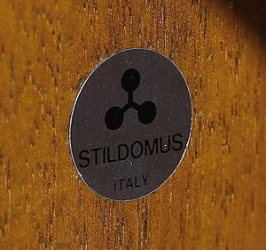 SCARPA AFRA (1937-2011) & TOBIA (n. 1935) : Piccola credenza a due ante per Stildomus, Italia  - Asta Asta 438 | DESIGN E ARTI DECORATIVE DEL NOVECENTO Online - Associazione Nazionale - Case d'Asta italiane