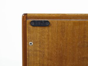 SCARPA AFRA (1937-2011) & TOBIA (n. 1935) : Piccola credenza a due ante per Stildomus, Italia  - Asta Asta 438 | DESIGN E ARTI DECORATIVE DEL NOVECENTO Online - Associazione Nazionale - Case d'Asta italiane