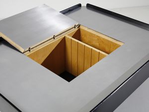 MAGISTRETTI VICO (1920 - 2006) : Tavolo-bar da salotto mod. Caori per Gavina, San Lazzaro di Savena  - Asta Asta 438 | DESIGN E ARTI DECORATIVE DEL NOVECENTO Online - Associazione Nazionale - Case d'Asta italiane