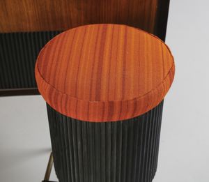 MANIFATTURA ITALIANA : Mobile-bar pensile con stipo a due ante e cassetti e sgabello  - Asta Asta 438 | DESIGN E ARTI DECORATIVE DEL NOVECENTO Online - Associazione Nazionale - Case d'Asta italiane