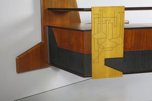 MANIFATTURA ITALIANA : Mobile-bar pensile con stipo a due ante e cassetti e sgabello  - Asta Asta 438 | DESIGN E ARTI DECORATIVE DEL NOVECENTO Online - Associazione Nazionale - Case d'Asta italiane