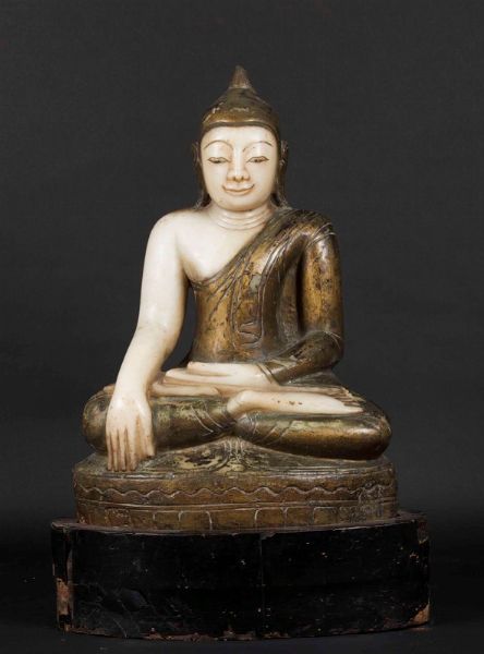 Figura di Buddha Sakyamuni in alabastro laccato, India, XIX secolo  - Asta Chinese Works of Art - Associazione Nazionale - Case d'Asta italiane