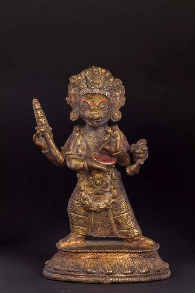 Figura di Mahakala in bronzo dorato eretto, Tibet, XVIII secolo  - Asta Chinese Works of Art - Associazione Nazionale - Case d'Asta italiane