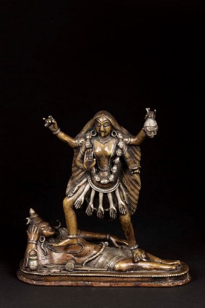 Scultura in bronzo con inserti in argento raffigurante divinit danzante, India, XIX secolo  - Asta Chinese Works of Art - Associazione Nazionale - Case d'Asta italiane