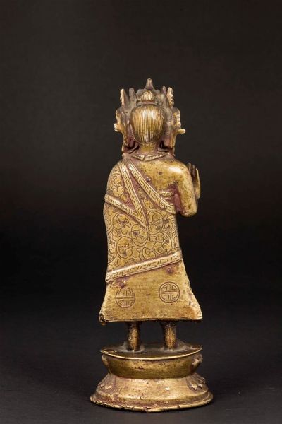Figura di Buddha stante in bronzo dorato, Nepal, XIX secolo  - Asta Chinese Works of Art - Associazione Nazionale - Case d'Asta italiane