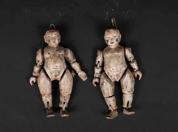 Coppia di marionette in legno con tracce di policromia, Cina, XIX secolo  - Asta Chinese Works of Art - Associazione Nazionale - Case d'Asta italiane