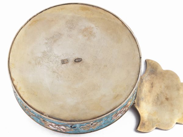 Kovsh in argento e smalti cloisonn, Vasily Andreyev o Akimov, Mosca 1908-1917  - Asta Galanterie e curiosit - Associazione Nazionale - Case d'Asta italiane