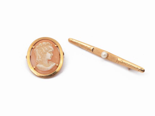 Due spille in oro giallo 750  - Asta Galanterie e curiosit� - Associazione Nazionale - Case d'Asta italiane