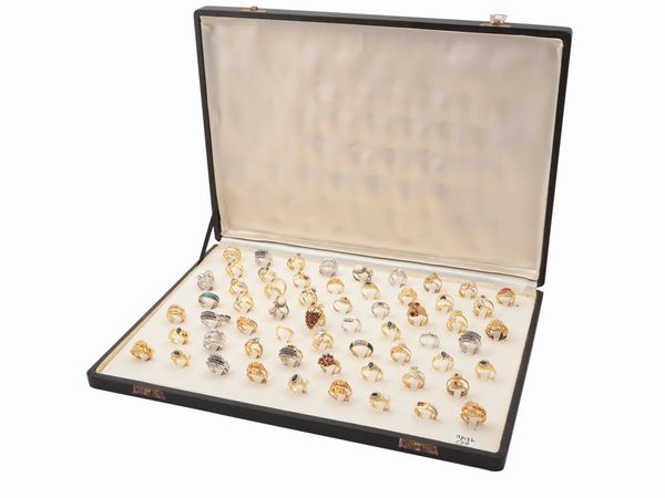 Grande miscellanea di centodieci piccoli anelli in argento e pietre  - Asta Galanterie e curiosit - Associazione Nazionale - Case d'Asta italiane